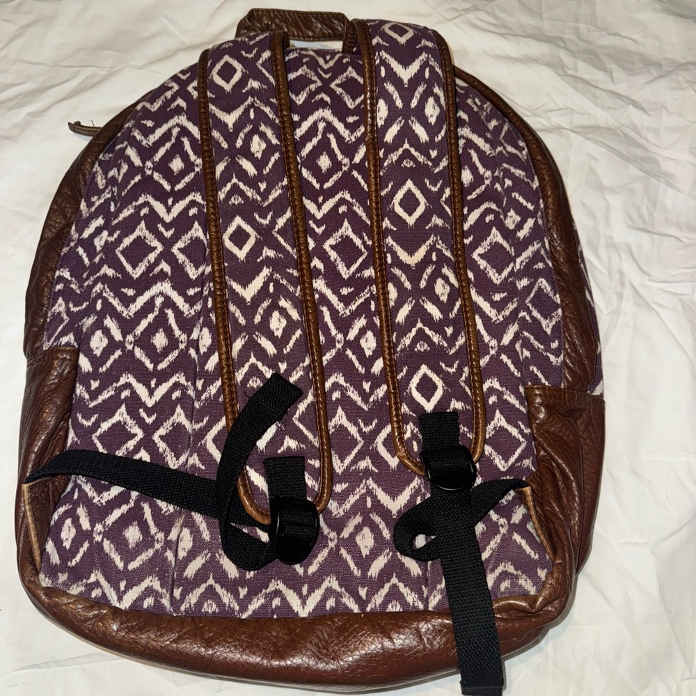 Backpack - Picture 3 of 4